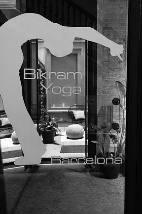 Bikram Yoga Barcelona, des del seu propi web