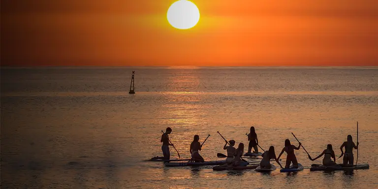 Barcelona Beach House PADELSURF SUP & YOGA, des del seu propi web